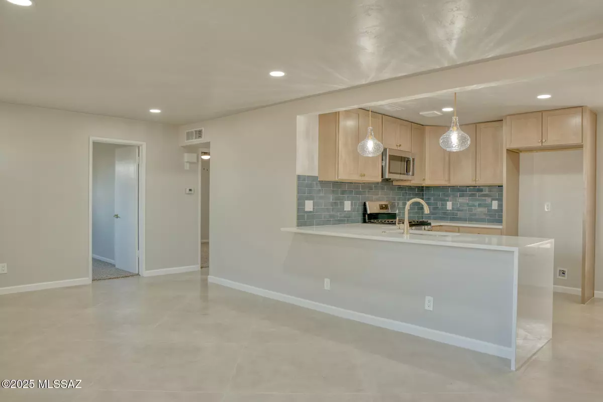 Tucson, AZ 85711,602 N Swan Road