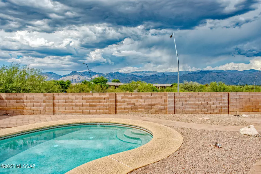 1067 N Independence Avenue, Tucson, AZ 85748