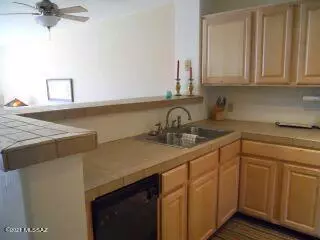 Tucson, AZ 85718,5675 N Camino Esplendora #1102