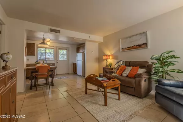 187 S Paseo Tierra #B, Green Valley, AZ 85614