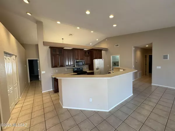 8611 E Louhelen Way, Tucson, AZ 85747