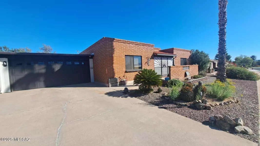157 E El Limon, Green Valley, AZ 85614