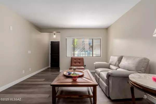 Tucson, AZ 85710,8080 E Speedway Boulevard #813