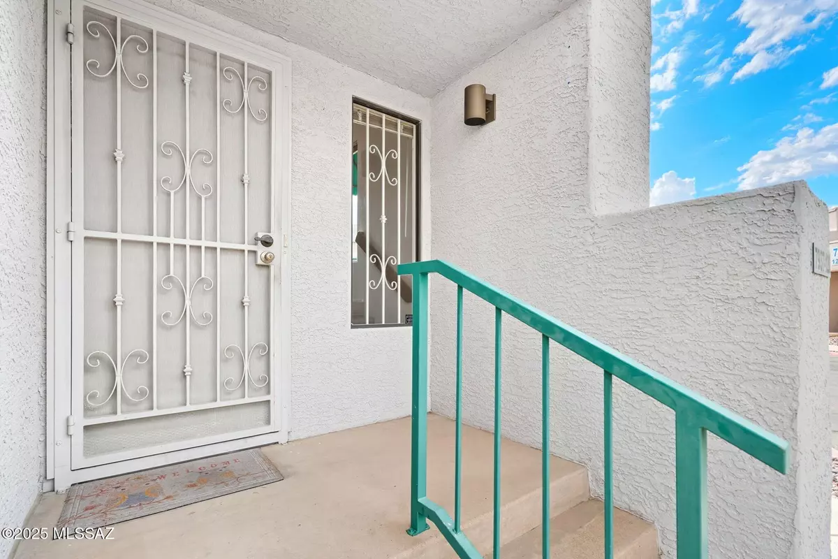 Tucson, AZ 85710,7937 E Colette Circle #120