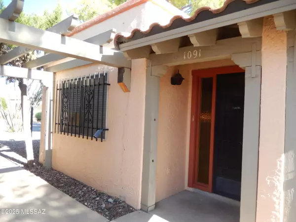 1091 S Calle De Las Casitas, Green Valley, AZ 85614