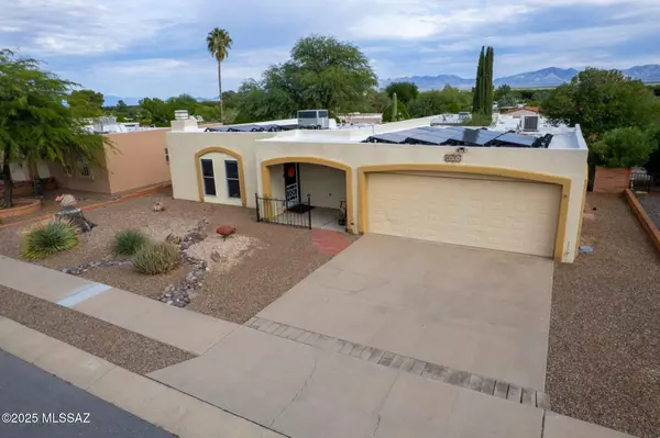2035 S San Ray Drive, Green Valley, AZ 85614