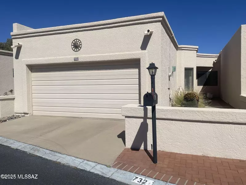 732 W Calle De Emilia, Green Valley, AZ 85614