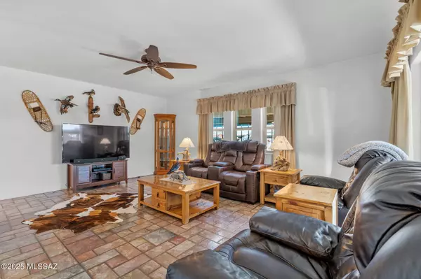 Green Valley, AZ 85614,273 N Calle Del Diablo