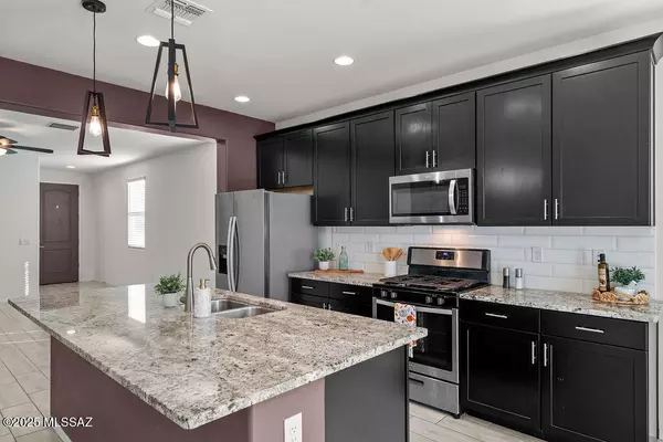 Sahuarita, AZ 85629,981 W Calle Nimbo