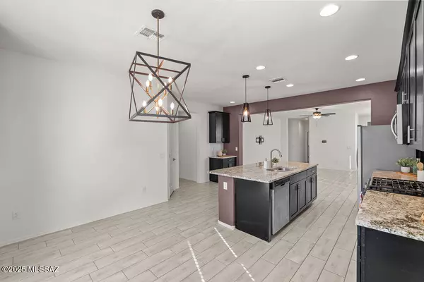 Sahuarita, AZ 85629,981 W Calle Nimbo