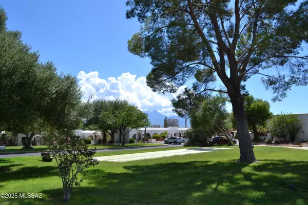 Green Valley, AZ 85614,392 S Paseo Madera  #A