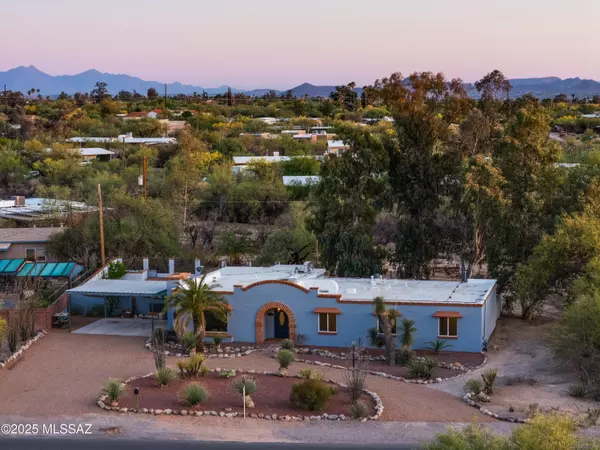 945 W San Martin Drive, Tucson, AZ 85704