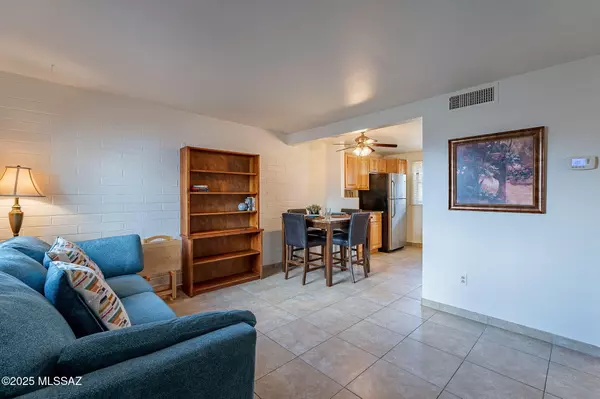 Green Valley, AZ 85614,480 S Paseo Lobo  #A