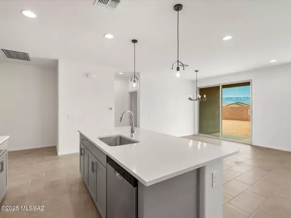 Vail, AZ 85641,8277 S Cabari Mine Way