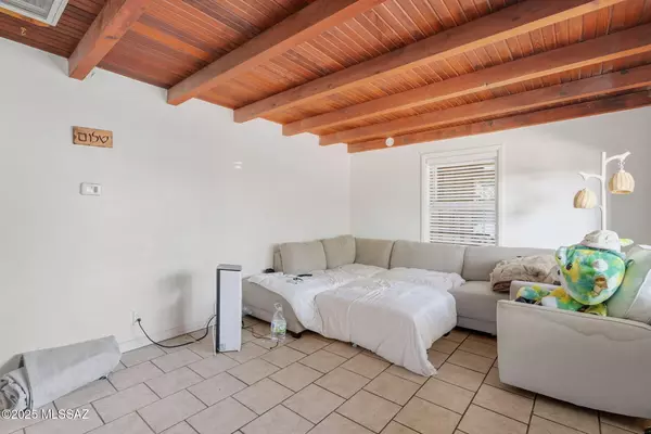 Tucson, AZ 85711,4842 E 1st Street