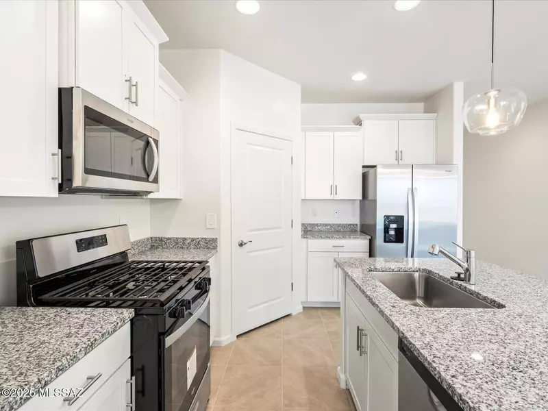 6981 W Sweetshade Lane, Tucson, AZ 85757