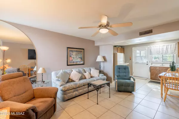 Green Valley, AZ 85614,174 S Paseo Tierra  #C