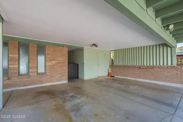 Tucson, AZ 85710,6802 E Rosewood Circle