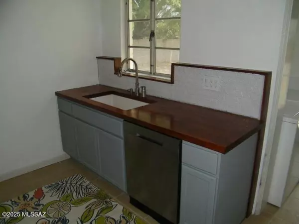 Tucson, AZ 85716,2702 E 18th Street