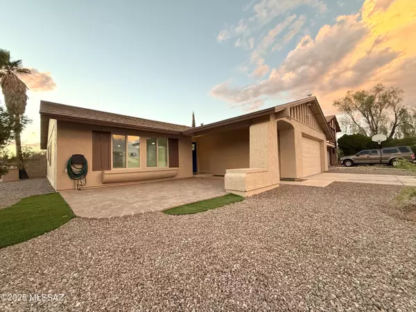 Tucson, AZ 85746,7640 S Camino Escarpado