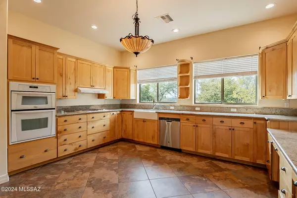 Green Valley, AZ 85614,851 E Florida Saddle Court