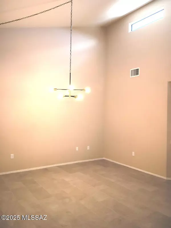 Green Valley, AZ 85614,143 N Crescent Bell Drive