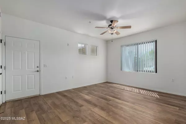Tucson, AZ 85718,2550 E River Road #7102