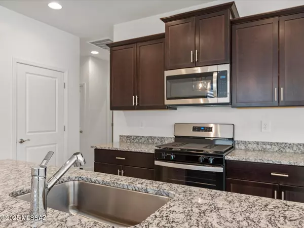 Vail, AZ 85641,7270 S Gray Jay Drive
