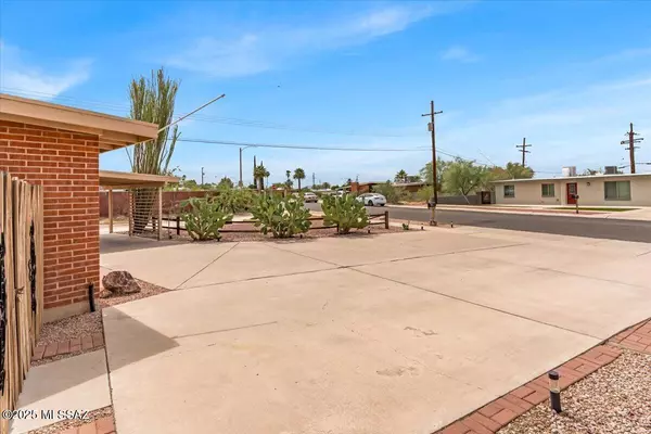 Tucson, AZ 85710,8325 E 18th Street