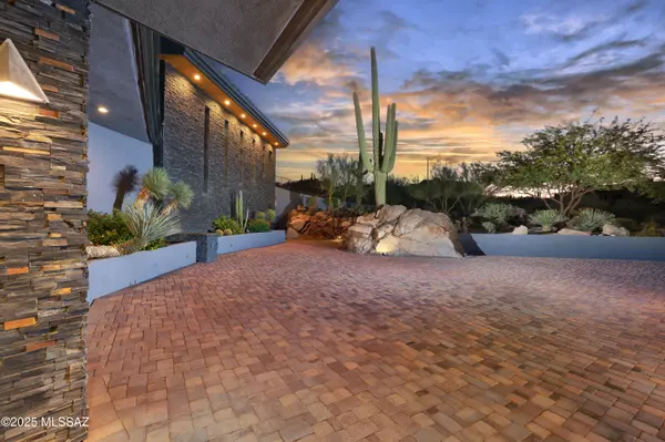 Oro Valley, AZ 85755,1370 W Tortolita Mountain Circle