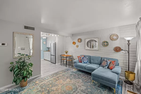 Green Valley, AZ 85614,381 S Paseo Lobo #D