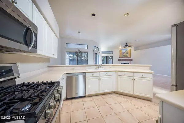 Oro Valley, AZ 85737,1980 W Muirhead Loop