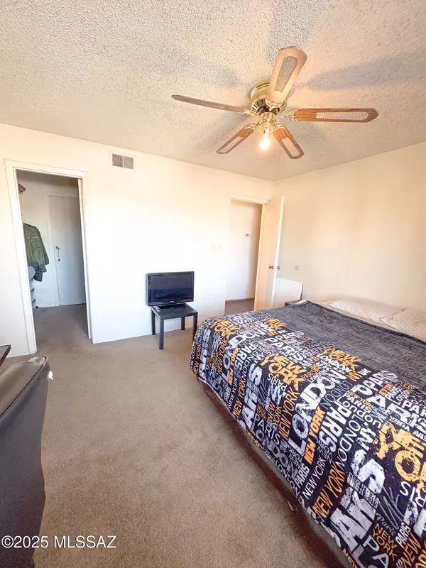 Tucson, AZ 85704,6322 N Barcelona Lane #521
