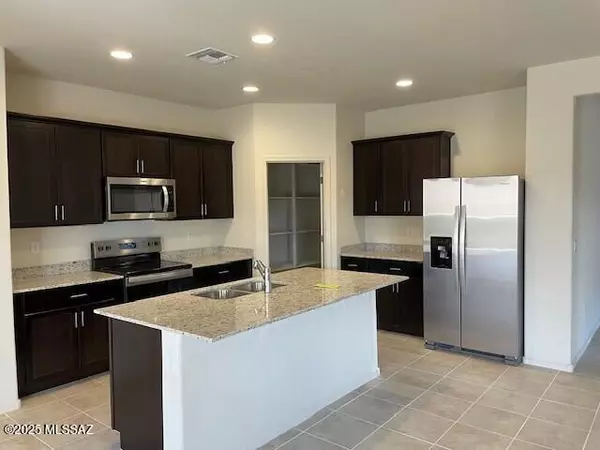 Sahuarita, AZ 85629,16562 S Paseo Badajo