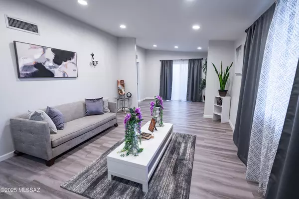 7122 E Eastland Street, Tucson, AZ 85710