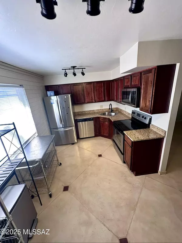 Tucson, AZ 85719,55 N Cherry Avenue #205