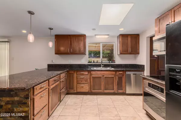 Tucson, AZ 85710,7922 E Eli Place