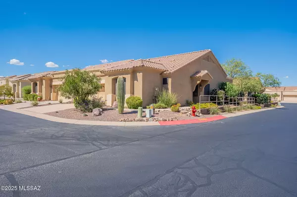 472 W Knotwood Street, Green Valley, AZ 85614