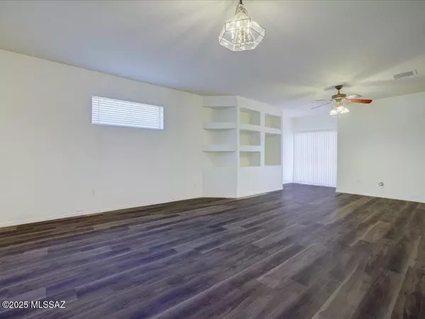 Green Valley, AZ 85614,326 E Calle Nacrita