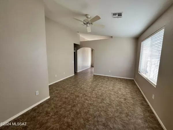Tucson, AZ 85742,8820 N Mesquite Bluffs Place