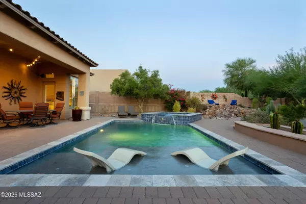 5733 W SILENT WASH Place, Marana, AZ 85658