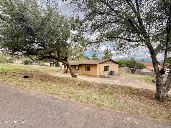 Oracle, AZ 85623,990 N Mountain View Drive