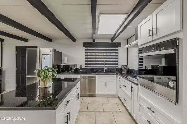 2925 N Dodge Boulevard, Tucson, AZ 85716