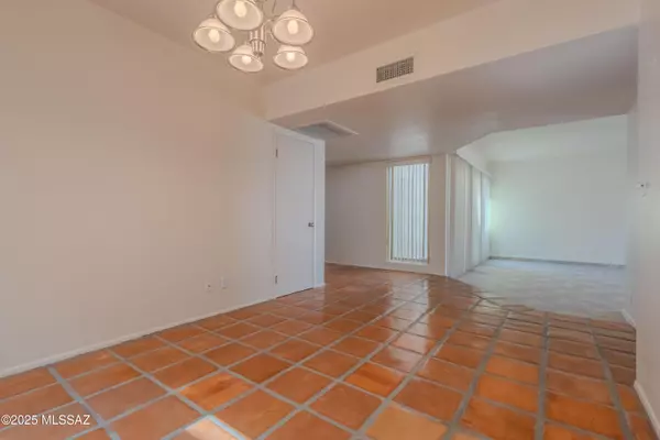 Tucson, AZ 85718,5932 N Placita del Conde