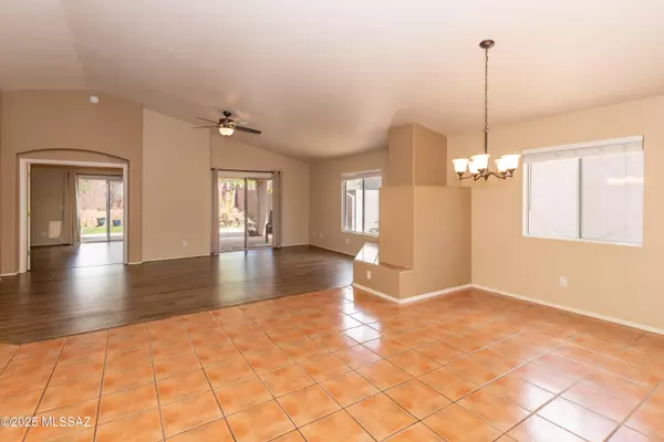 Marana, AZ 85658,5566 W Dove Of Peace Drive