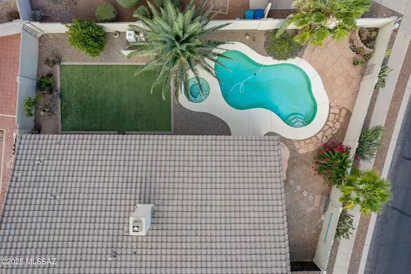 8845 N Silver Moon Way, Tucson, AZ 85743