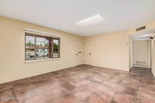 Green Valley, AZ 85614,116 E La Soledad
