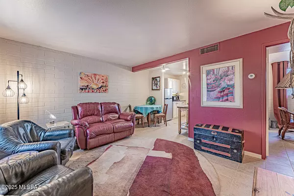 Green Valley, AZ 85614,329 S Paseo Tierra #A