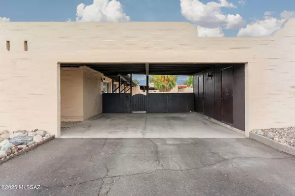 Tucson, AZ 85710,285 S Kolb Road #10