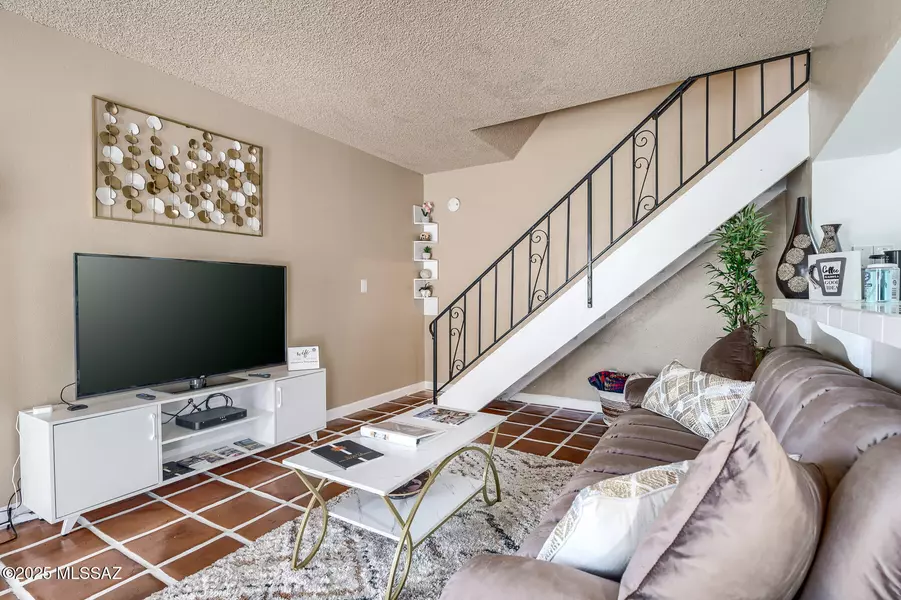 1931 N Camino Serna  #UNIT C, Tucson, AZ 85715